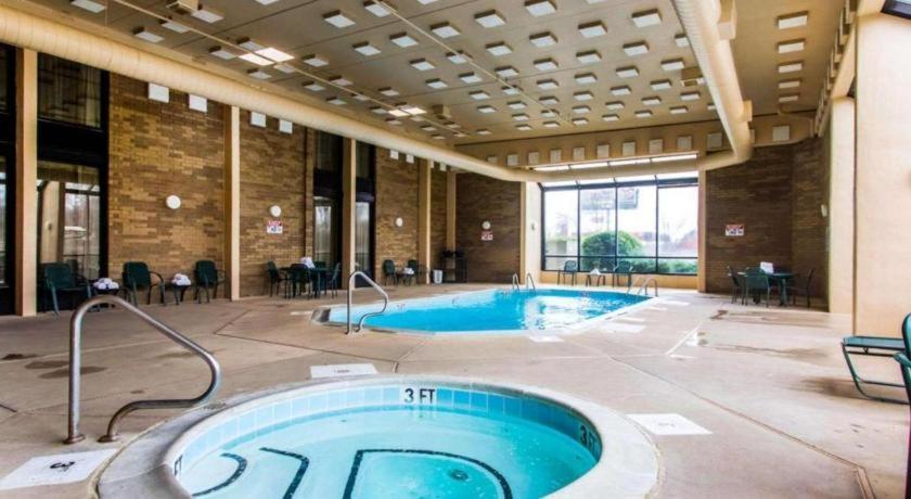 Americinn By Wyndham East
